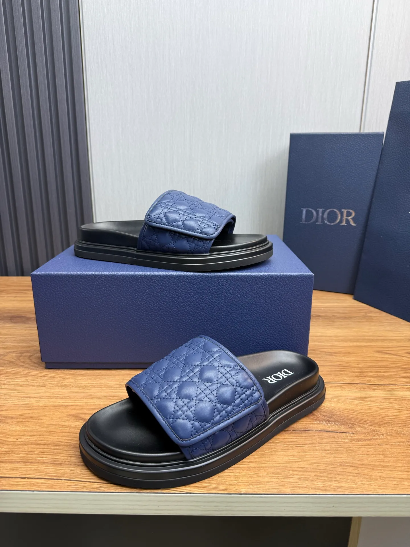 Men's shoes 💰280💰 Dior. Men's slippers 🩴Official website 1:1 production 38-45 yards 45 46 🉑️Customized original material shipped✅